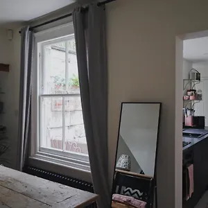 Charming Georgian With Private Sun Terrace Bath